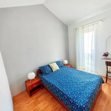 Near Beach For 2person Apartment