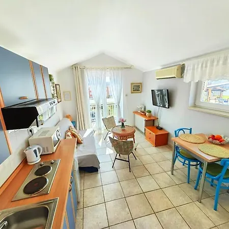 Apartment Near Beach For 2person Banjole